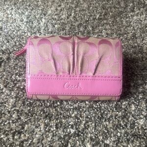 Barbie pink Coach Signature SoHo Wallet